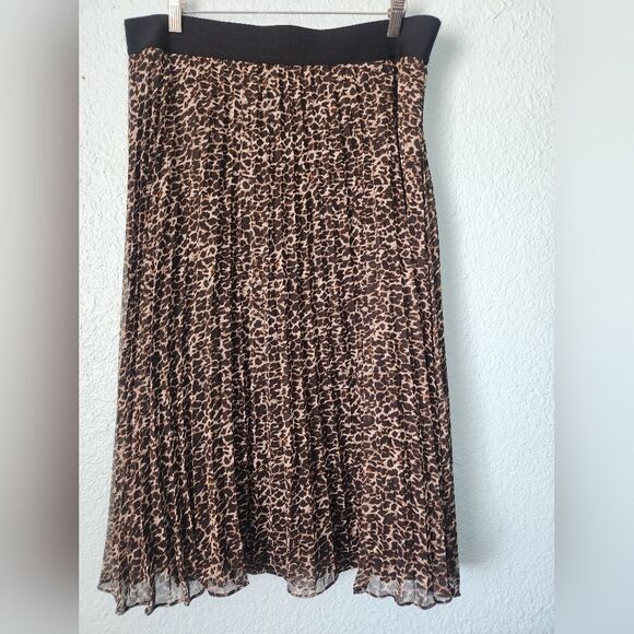 Leopard Print Pleated Skirt - Picture 2 of 8